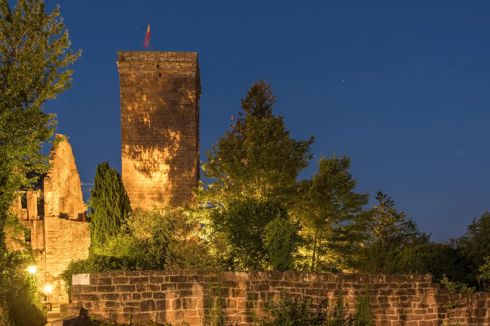 Средневековый замок Бург Цавельштайн, Германия