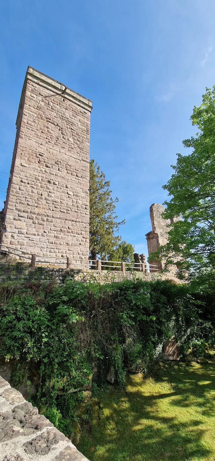 Средневековый замок Бург Цавельштайн, Германия