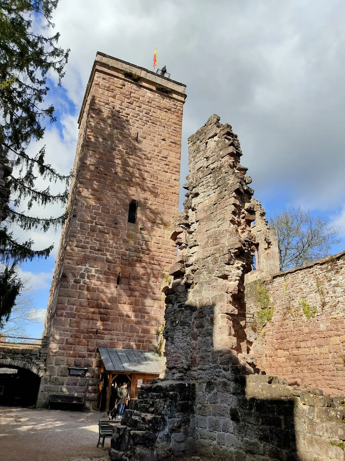 Средневековый замок Бург Цавельштайн, Германия