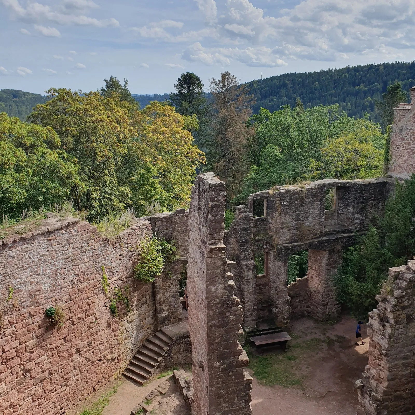 Средневековый замок Бург Цавельштайн, Германия