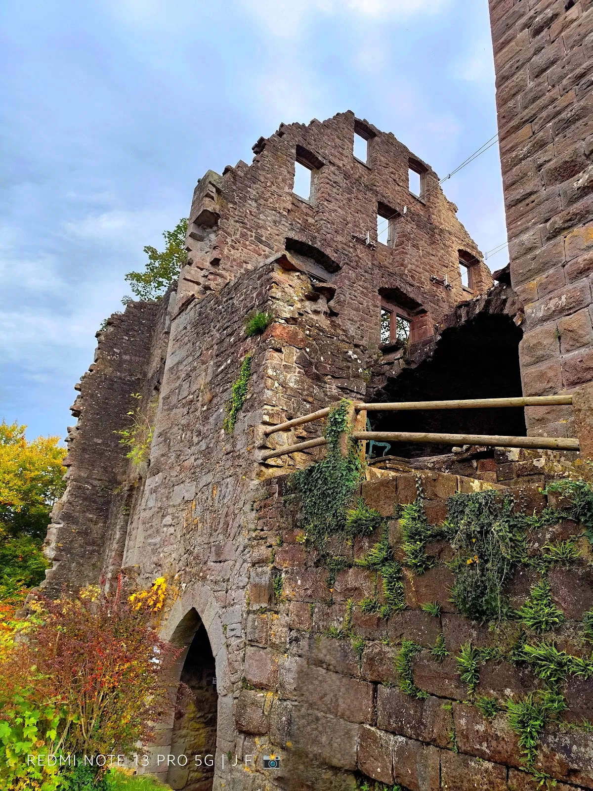 Средневековый замок Бург Цавельштайн, Германия
