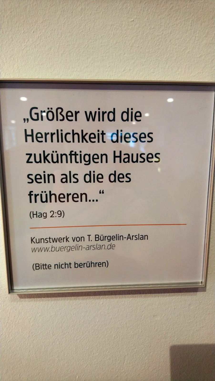 Здание Glory Life Center в Фильдерштадте, Германия, днем