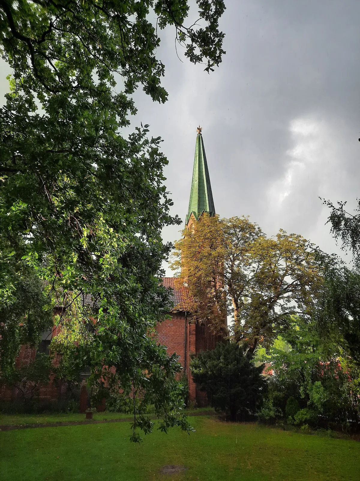 Фасад церкви Альт-Хастэдер в Бремене