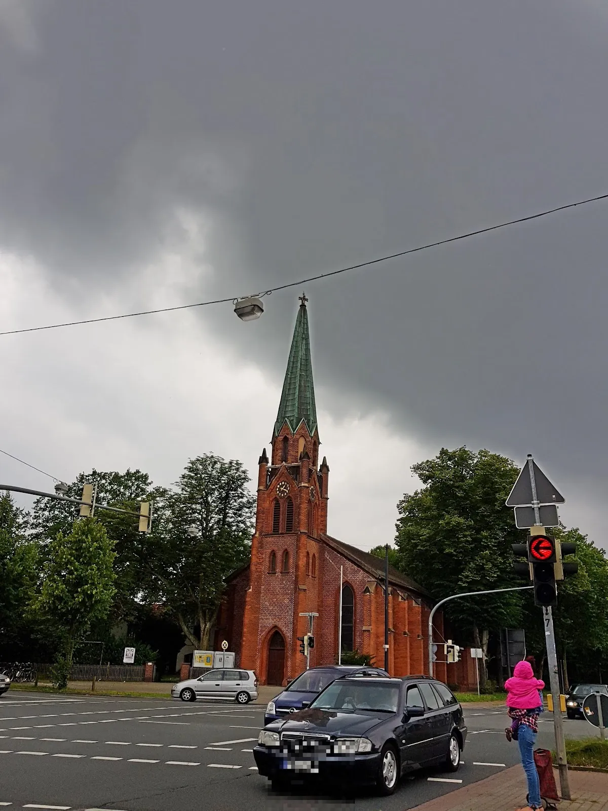 Фасад церкви Альт-Хастэдер в Бремене