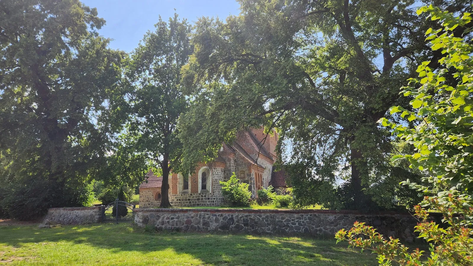 Церковь Беллин, старинный собор в Кракове-ам-Зее, Германия