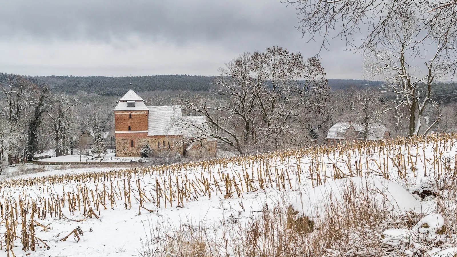 Церковь Беллин, старинный собор в Кракове-ам-Зее, Германия