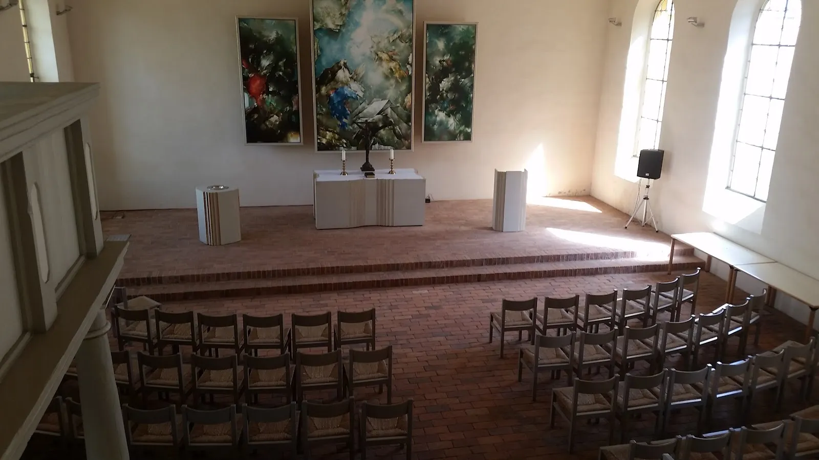 Фасад церкви Дамсдорфа в Германии