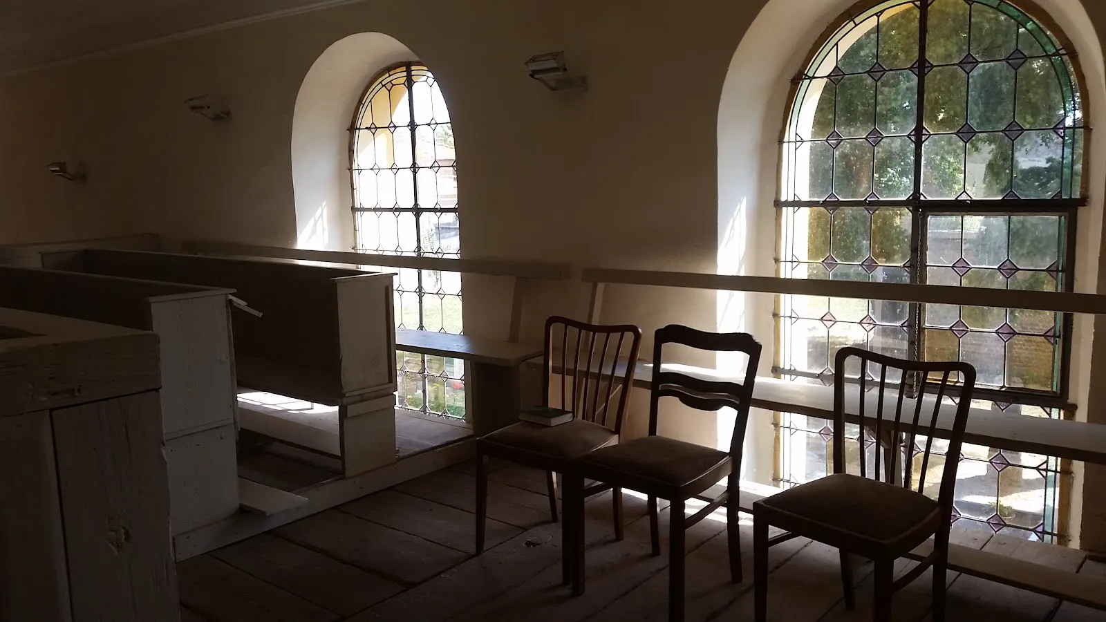 Фасад церкви Дамсдорфа в Германии