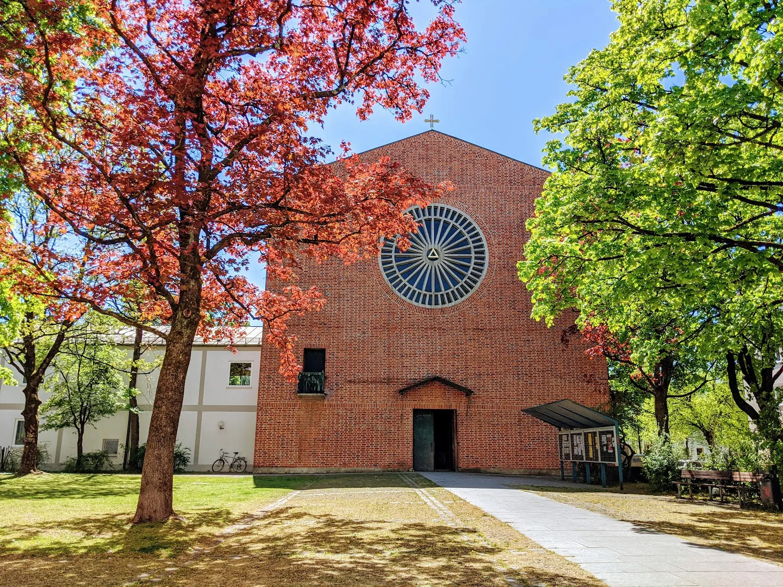 Церковь Марии Доброго Совета, Мюнхен - фасад