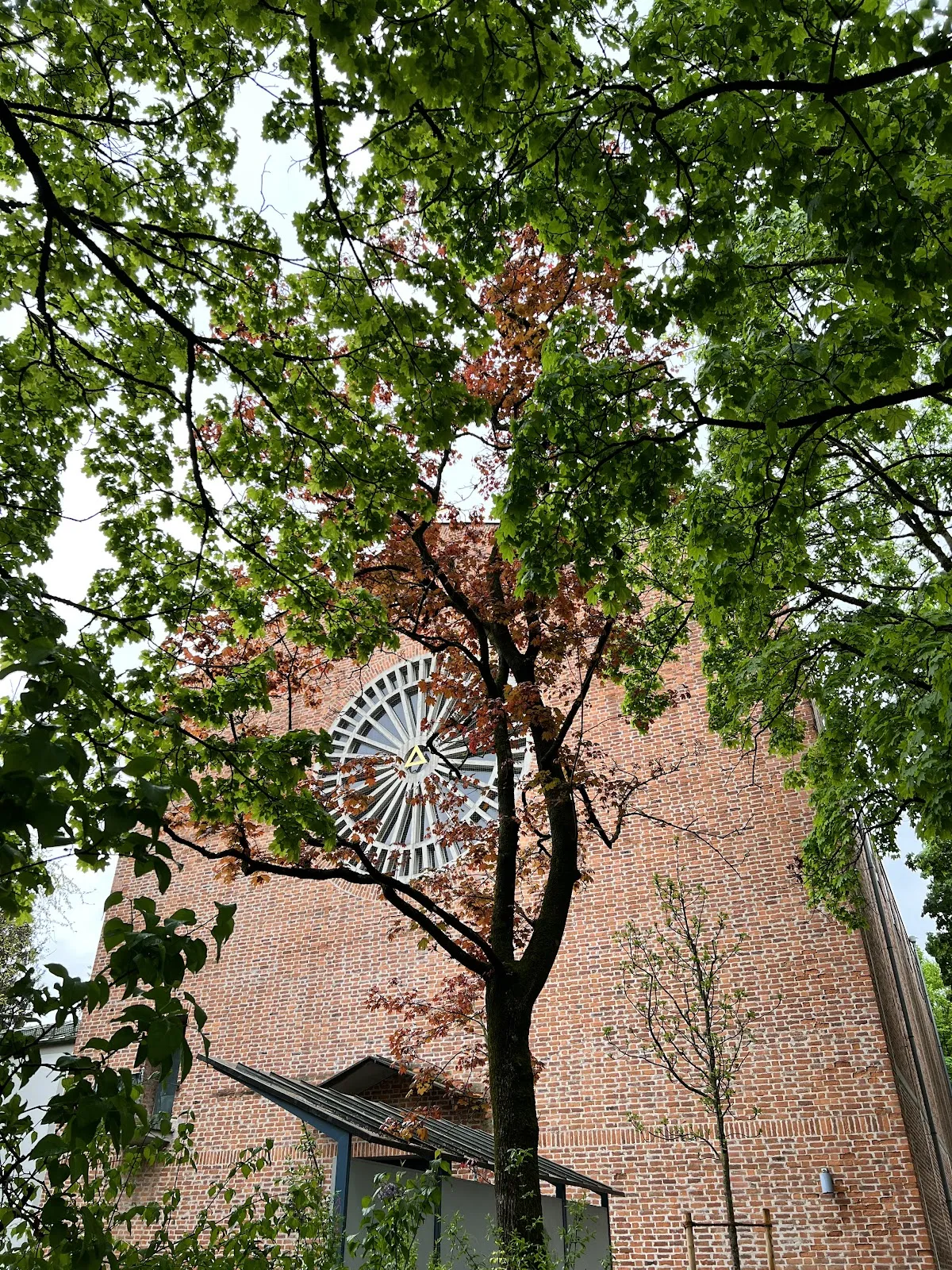 Церковь Марии Доброго Совета, Мюнхен - фасад