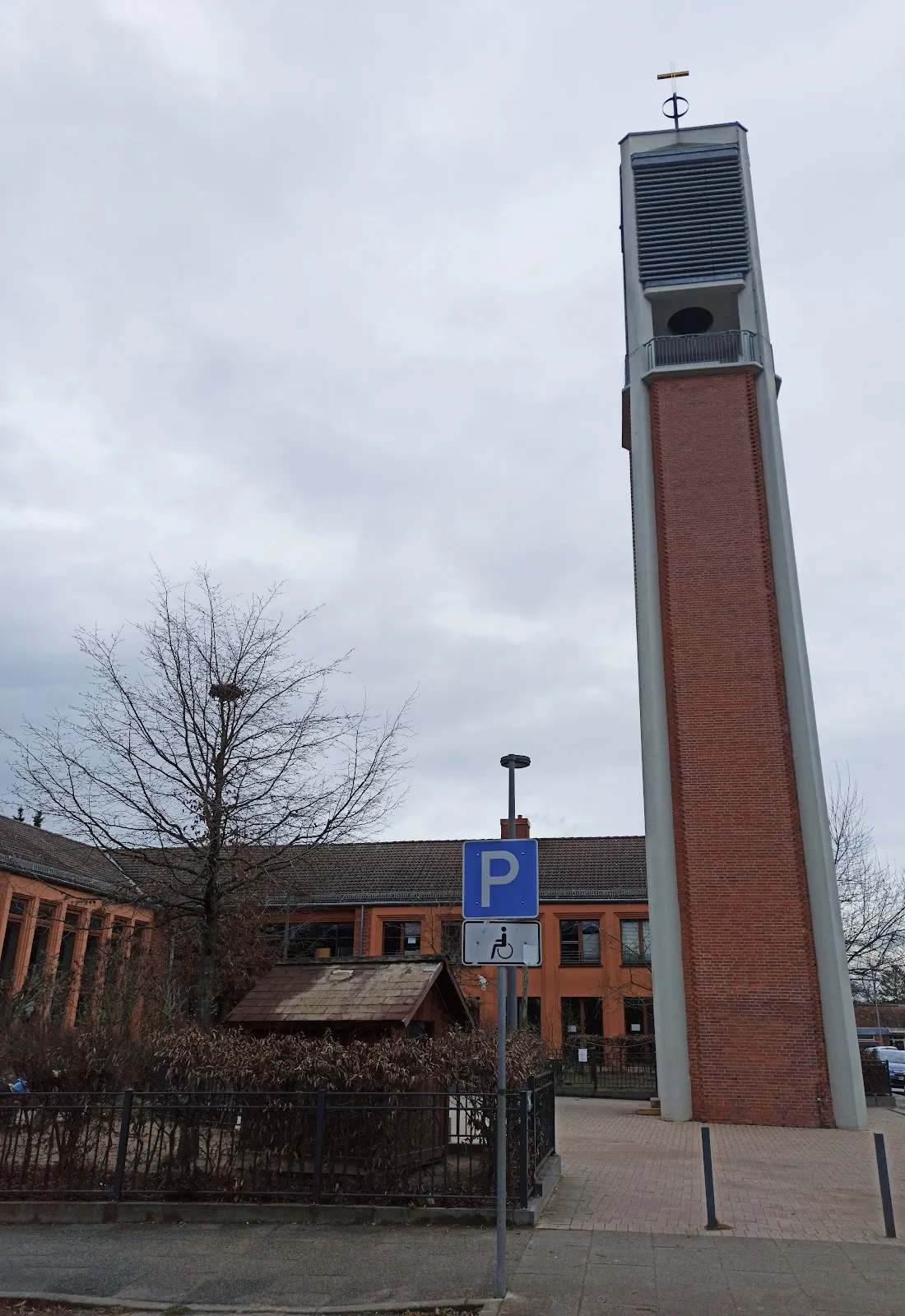 Фасад Церкви Матиаса-Клаудиуса в Бремене