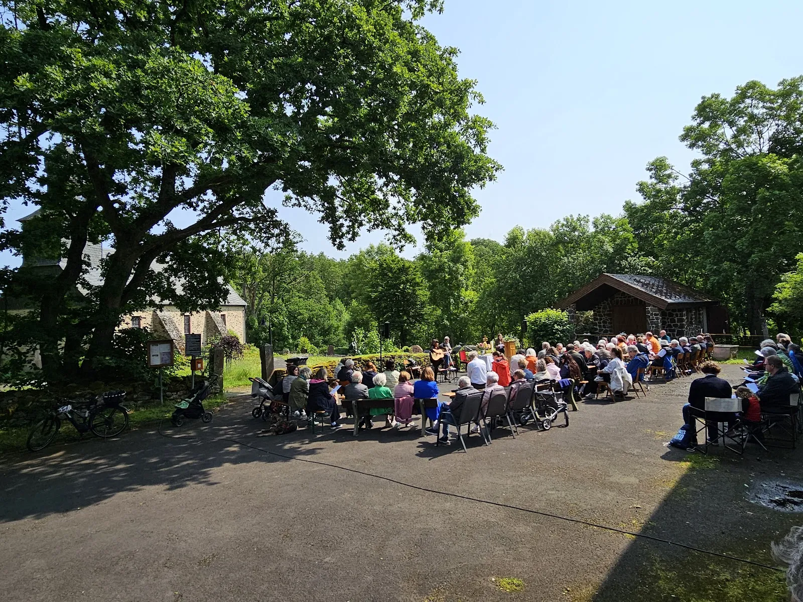 Фасад Церкви Оберрод в Альсфельде, Германия