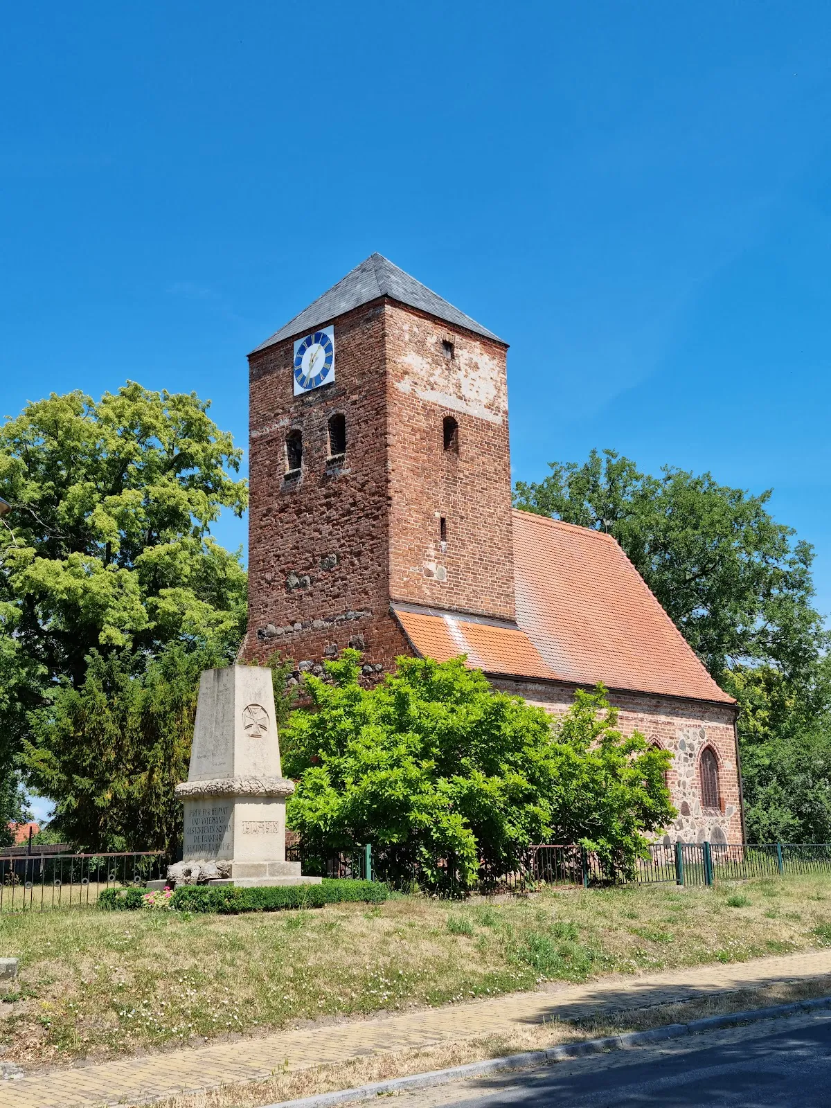 Церковь Радевег, историческое здание в Бетцзее, Германия