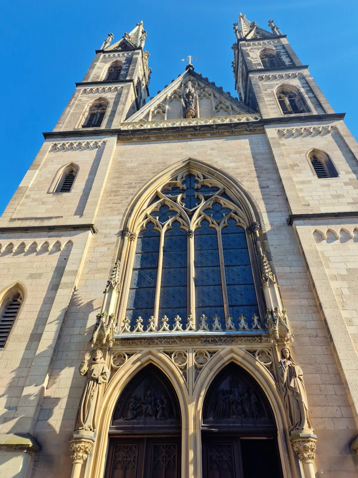 Фасад Церкви Святого Аполлинария в Ремагене