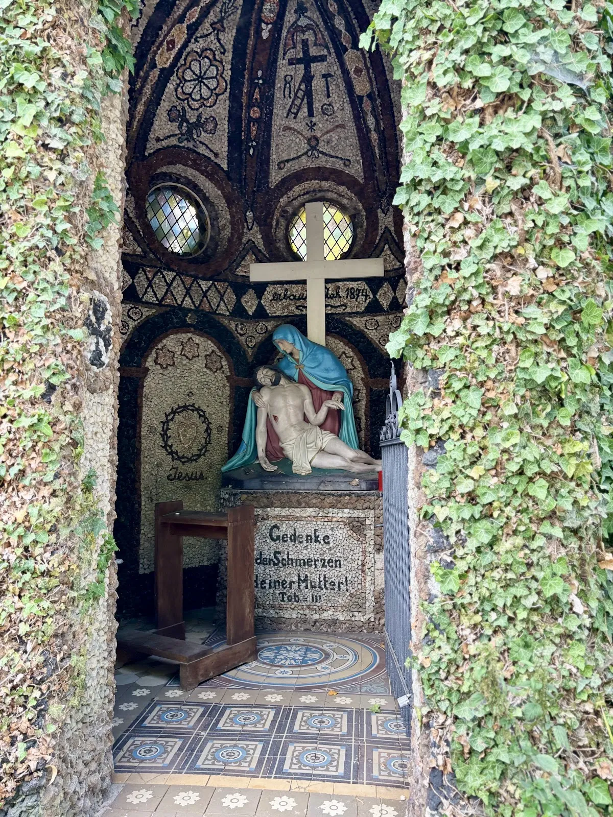 Фасад Церкви Святого Аполлинария в Ремагене