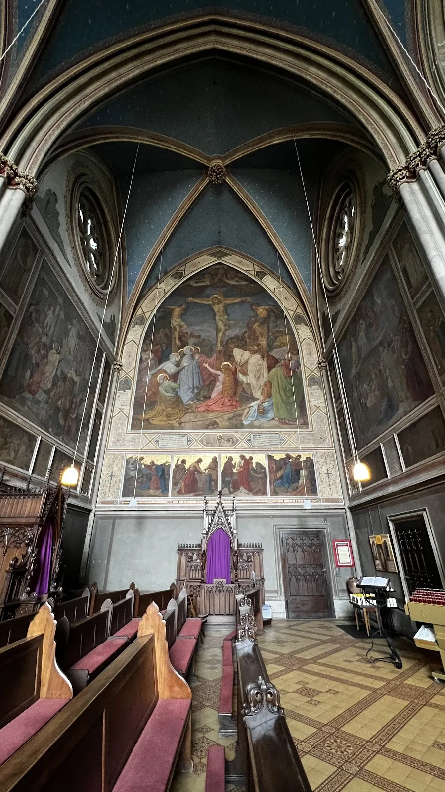 Фасад Церкви Святого Аполлинария в Ремагене