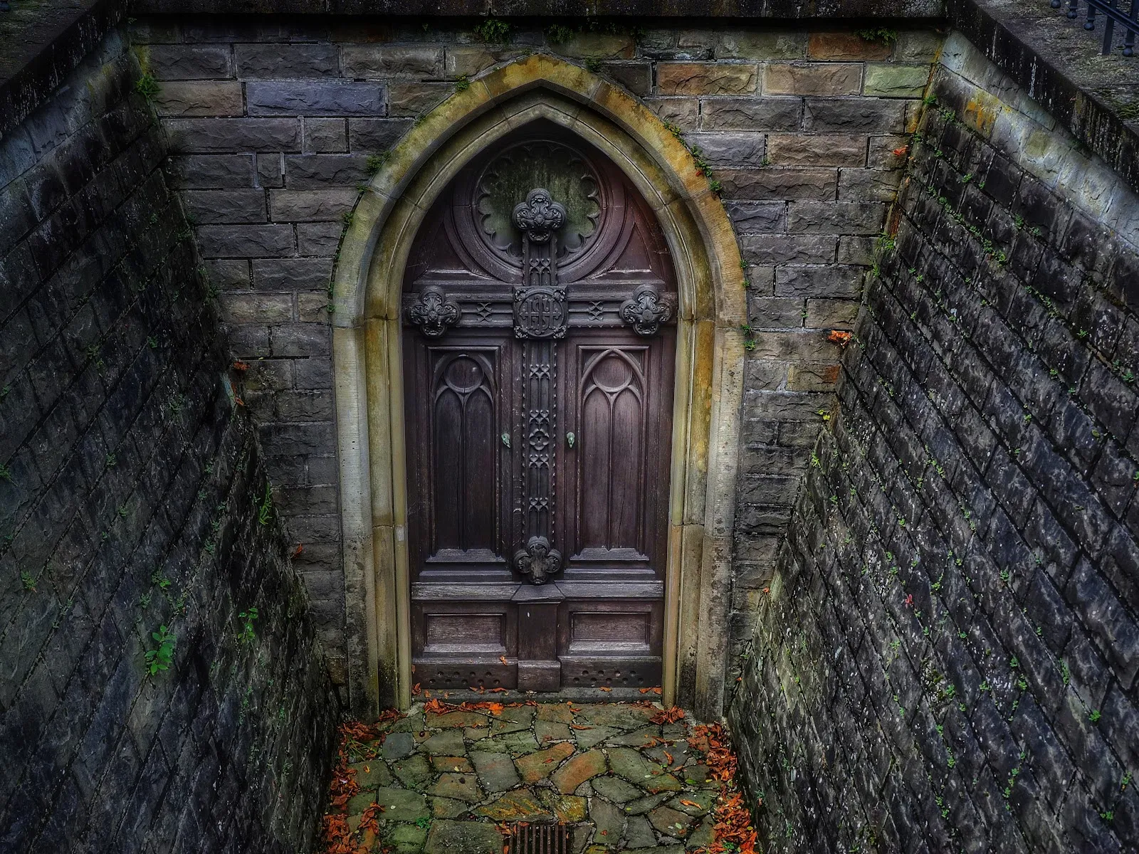 Фасад Церкви Святого Аполлинария в Ремагене