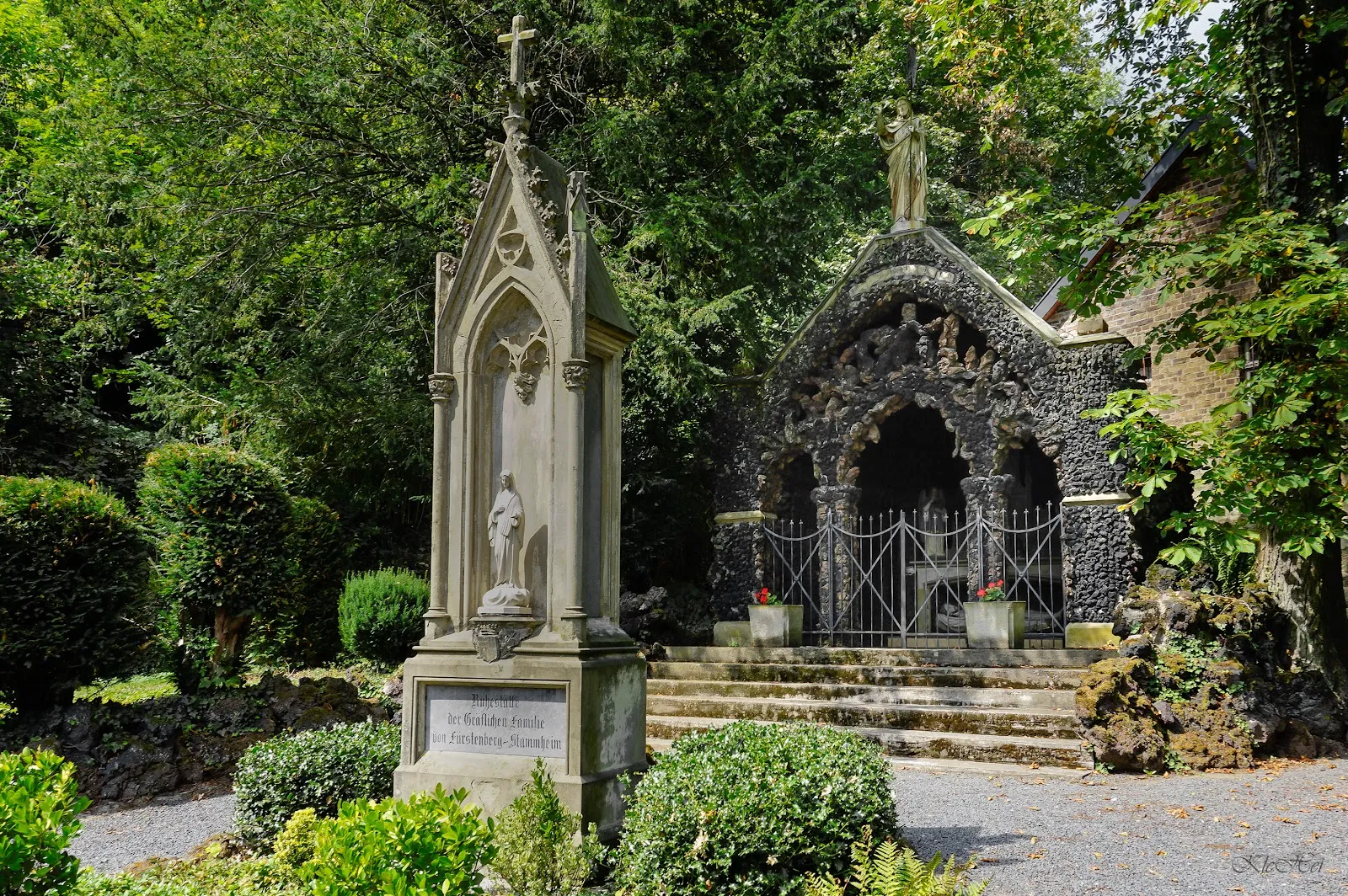 Фасад Церкви Святого Аполлинария в Ремагене