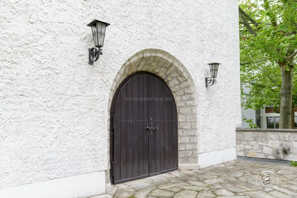 Внешний вид церкви Святого Иоанна Богослова в Берлине