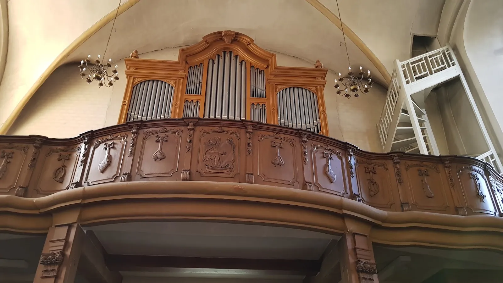 Вид на церковь Святого Николая в Брайлоне