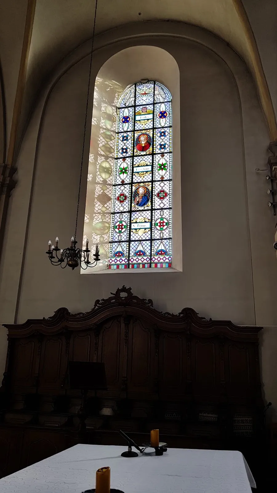 Вид на церковь Святого Николая в Брайлоне