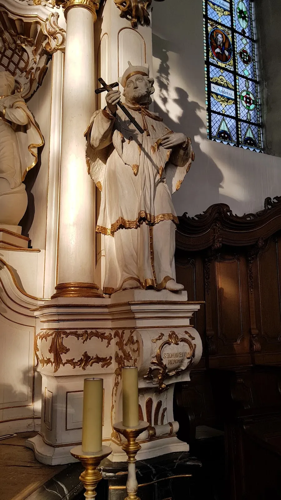 Вид на церковь Святого Николая в Брайлоне