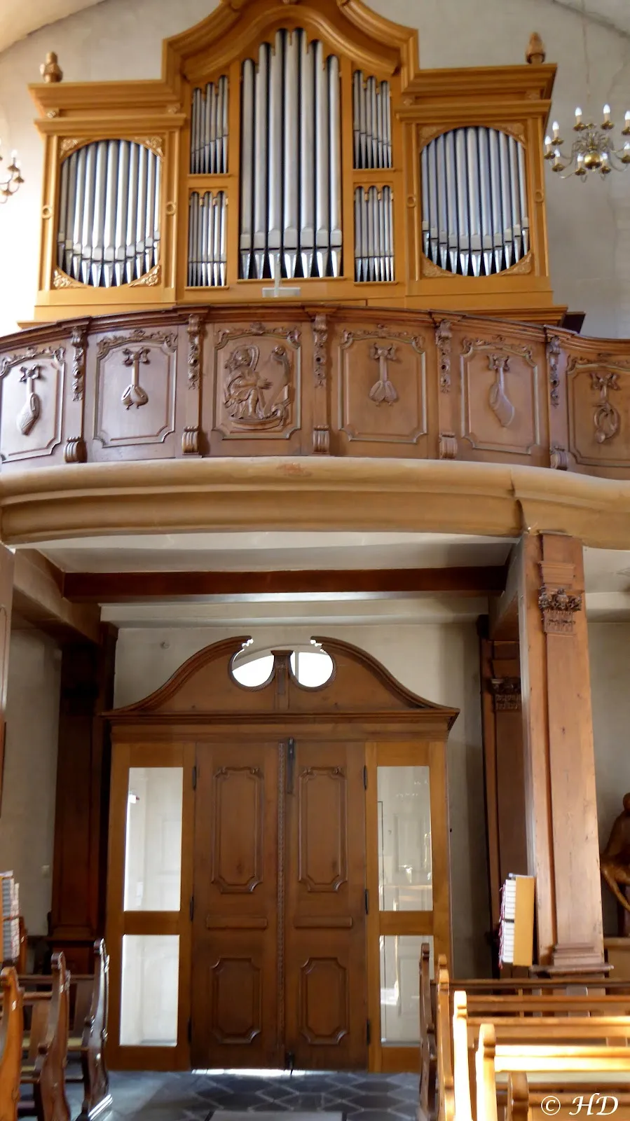 Вид на церковь Святого Николая в Брайлоне