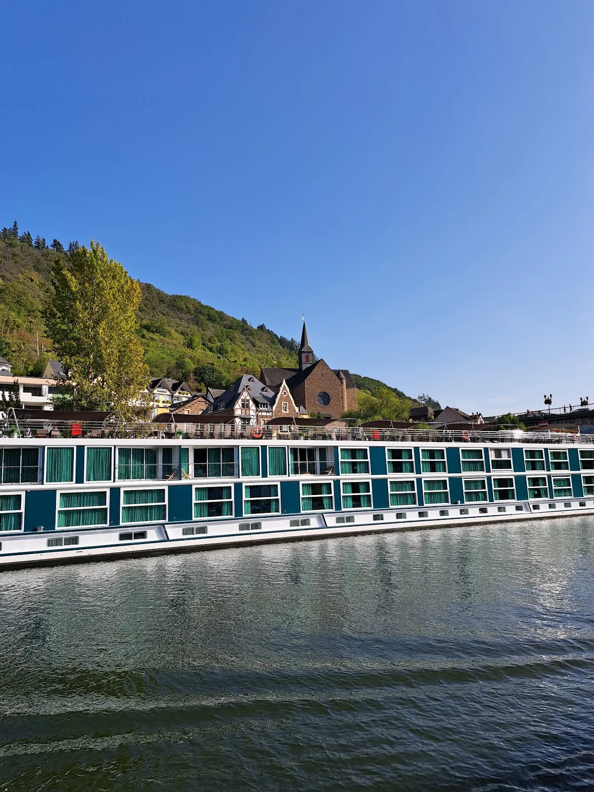 Фасад церкви Святого Ремакла в Кохеме