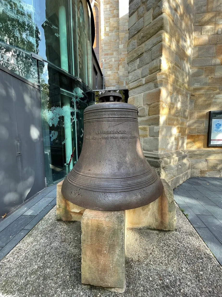 Фасад церкви Святого Ринальда в Дортмунде, Германия, днем