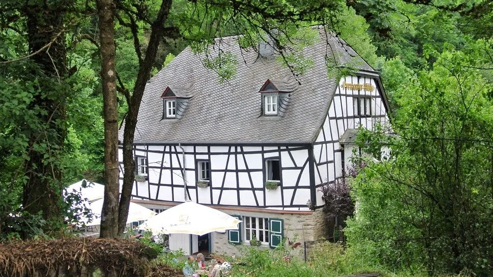 Церковь Святого Якова в Рёсе, Германия, снаружи