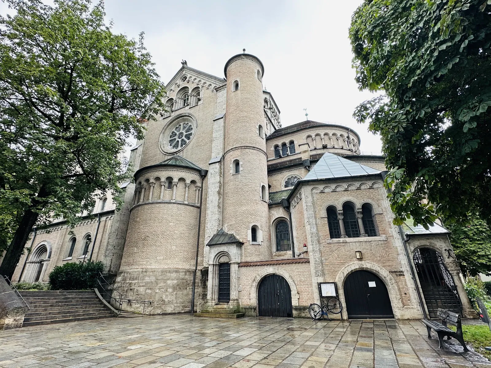 Фасад Церкви Святой Анны в Мюнхене