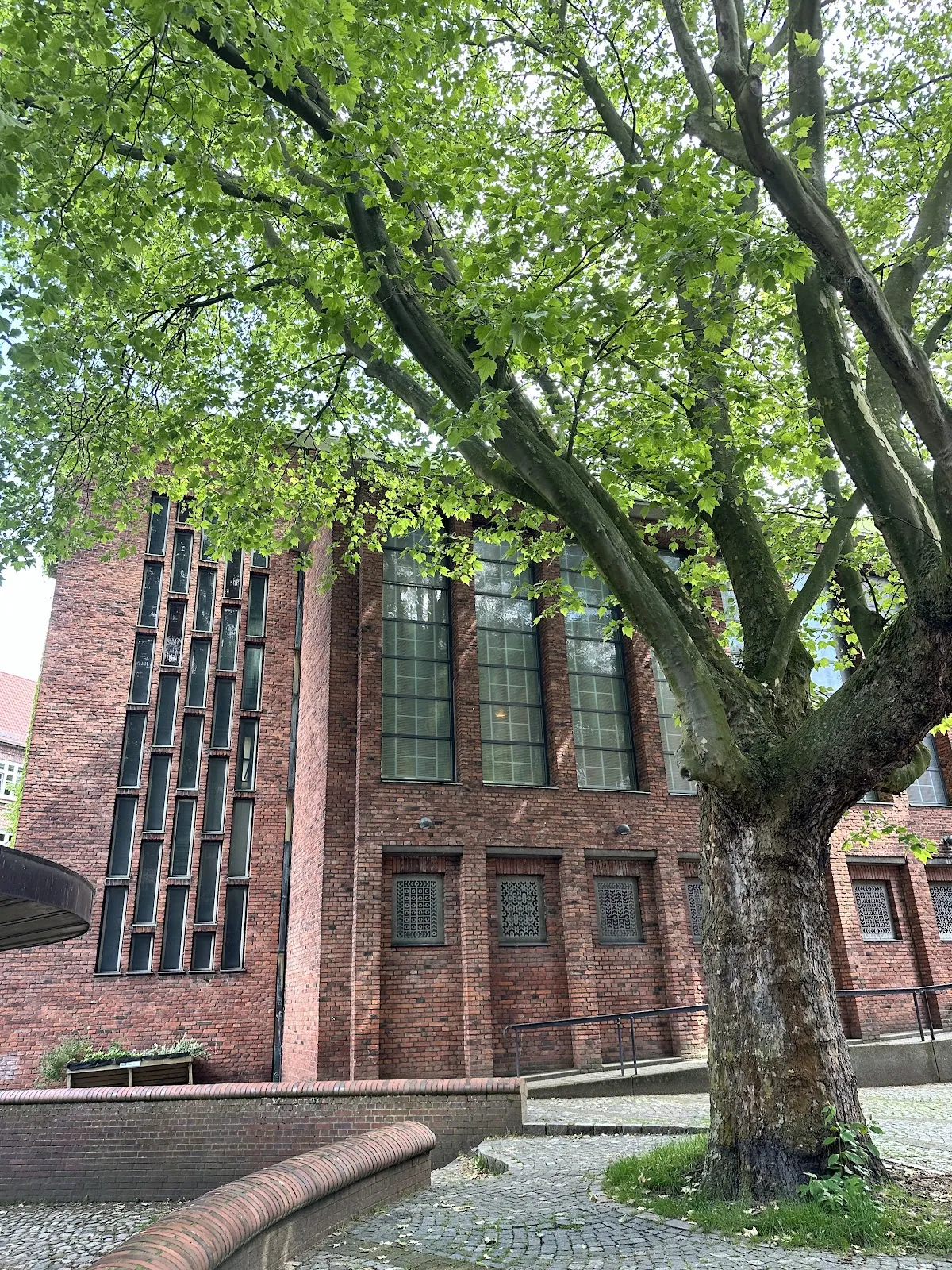 Фасад церкви Святой Троицы Святого Георгия в Гамбурге