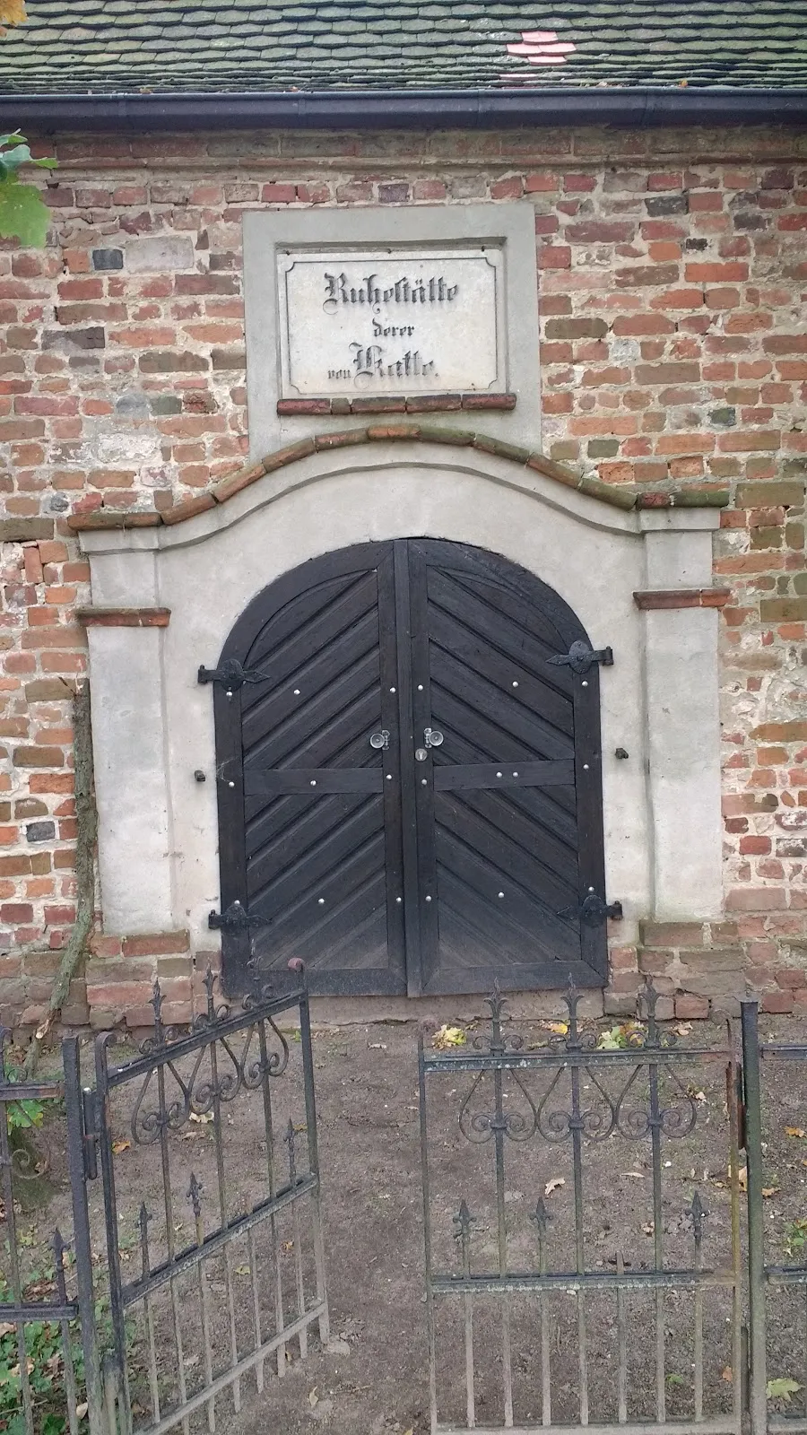 Вид на деревенскую церковь в Вусте, Германия