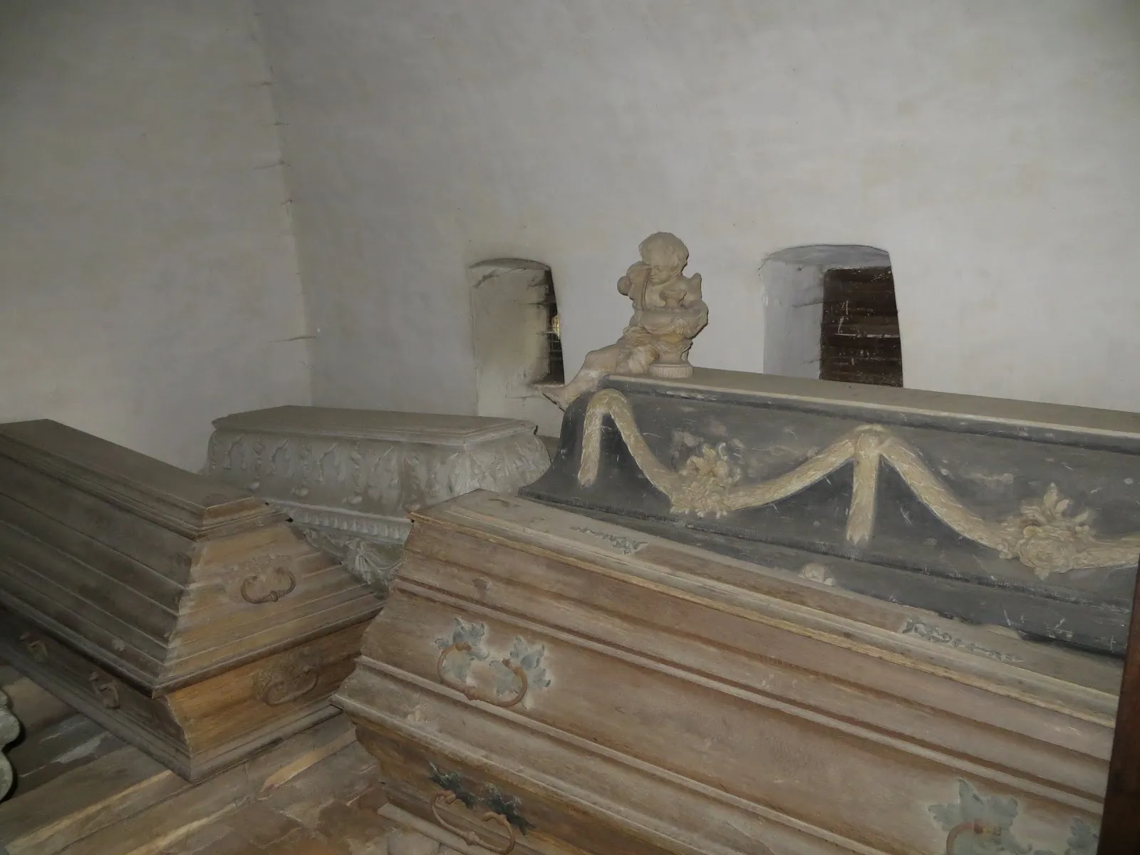 Вид на деревенскую церковь в Вусте, Германия