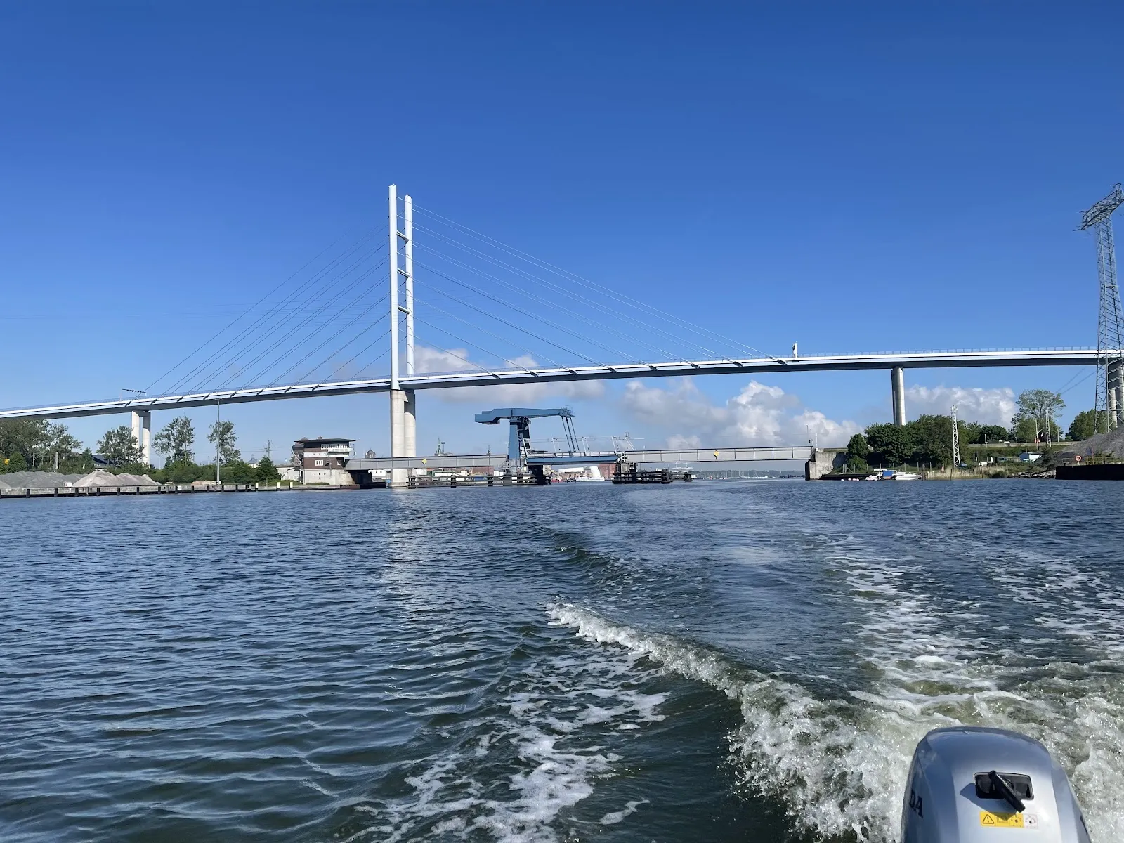 Вид на мост Цигельгабенбрюкке в Штральзунде