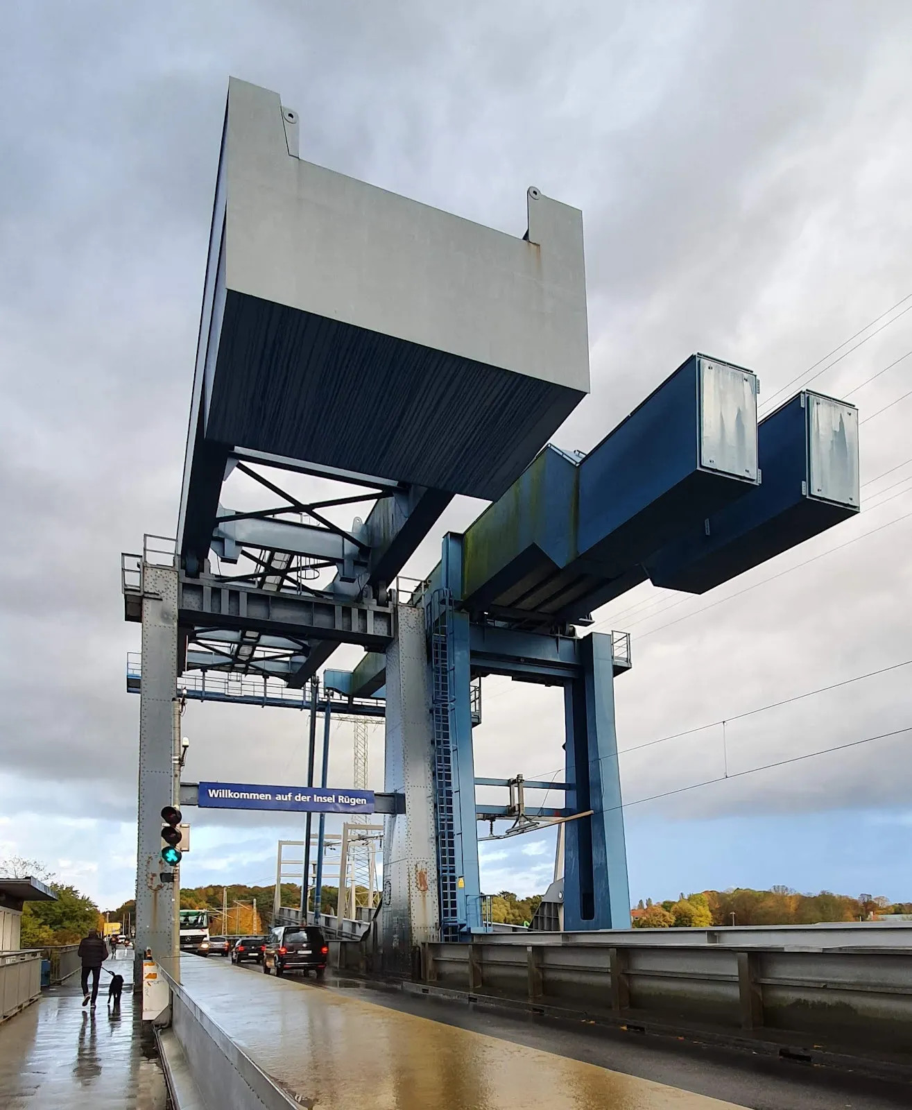 Вид на мост Цигельгабенбрюкке в Штральзунде