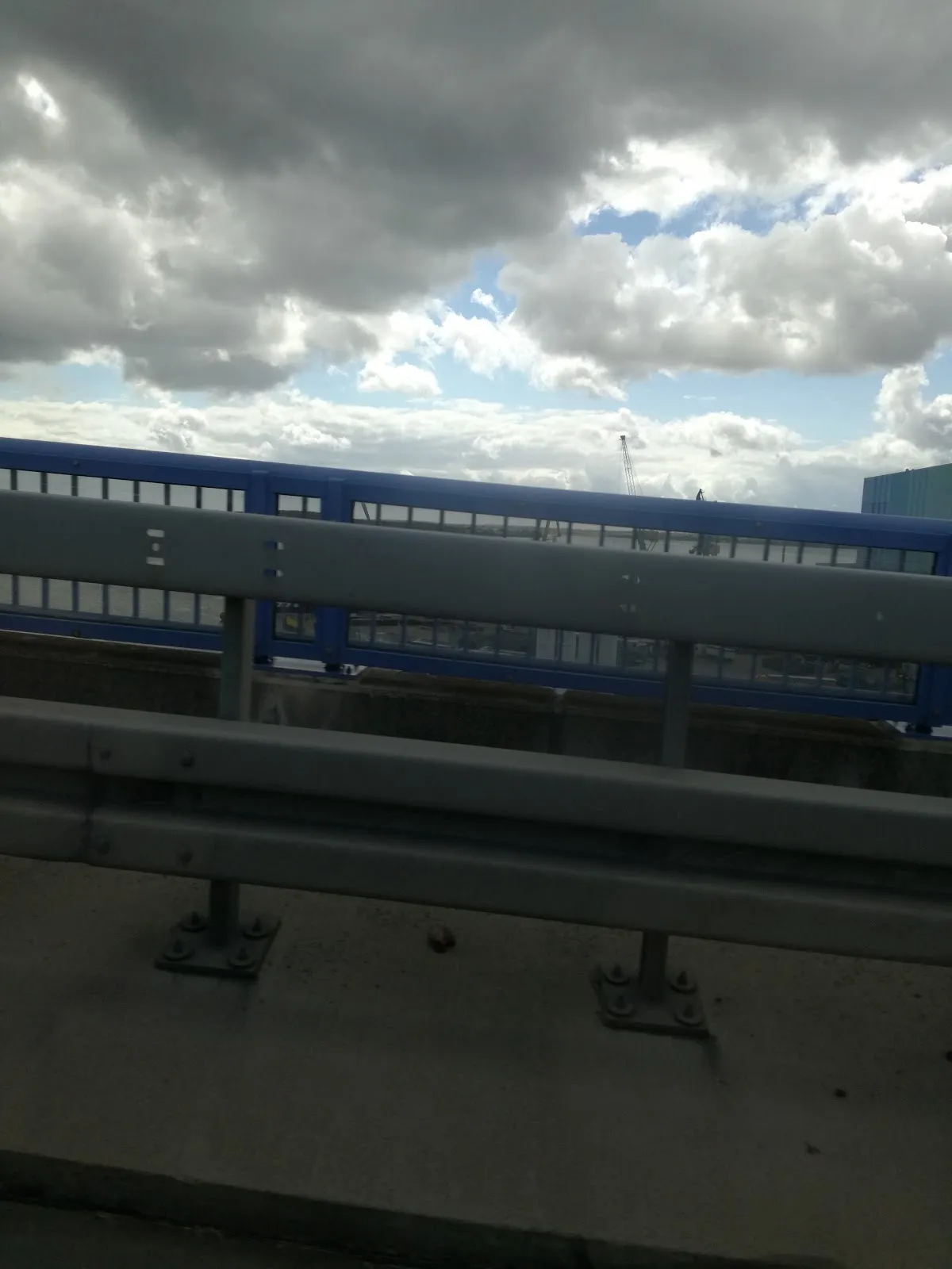 Вид на мост Цигельгабенбрюкке в Штральзунде