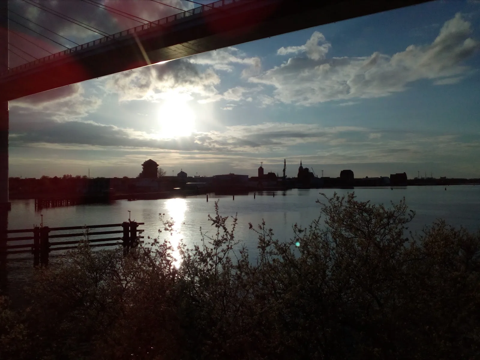 Вид на мост Цигельгабенбрюкке в Штральзунде