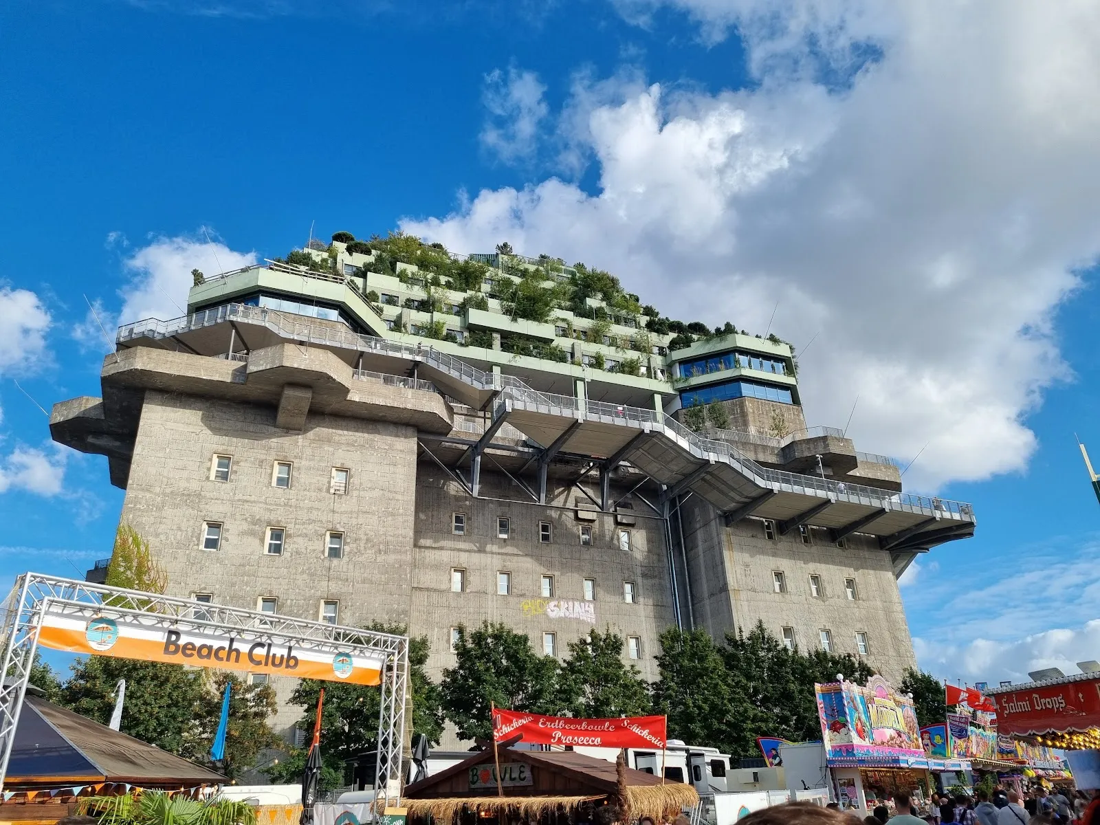 Вид на Зеленый бункер Фельдштрассе, Гамбург, Германия