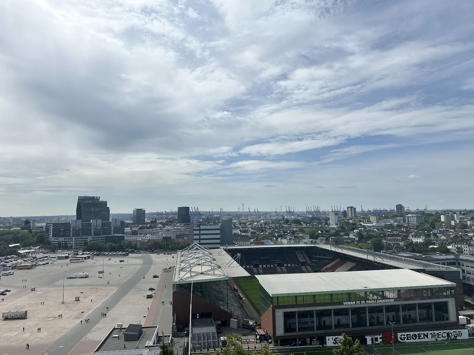 Вид на Зеленый бункер Фельдштрассе, Гамбург, Германия