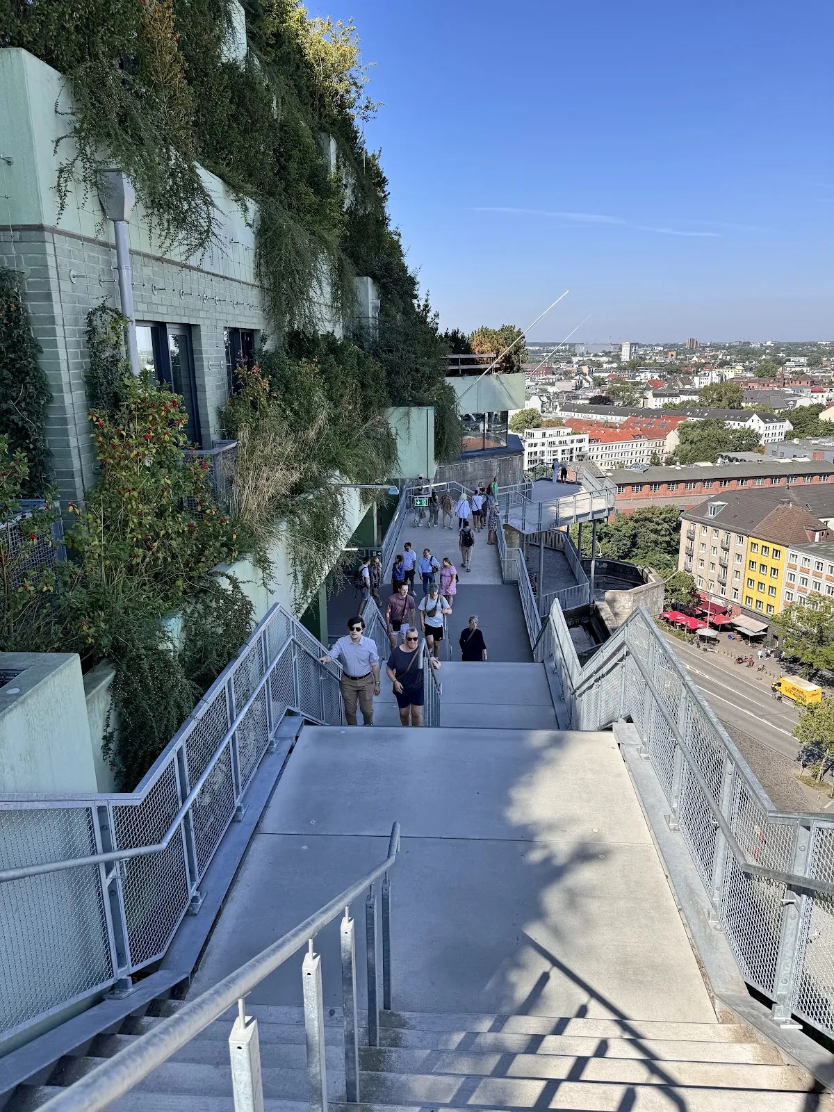 Вид на Зеленый бункер Фельдштрассе, Гамбург, Германия