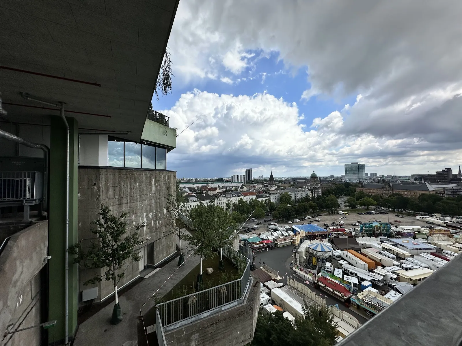 Вид на Зеленый бункер Фельдштрассе, Гамбург, Германия