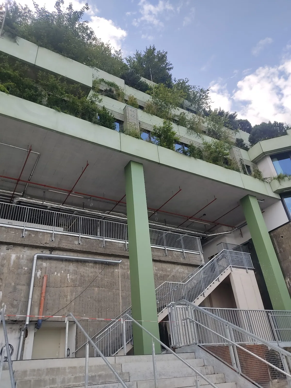 Вид на Зеленый бункер Фельдштрассе, Гамбург, Германия