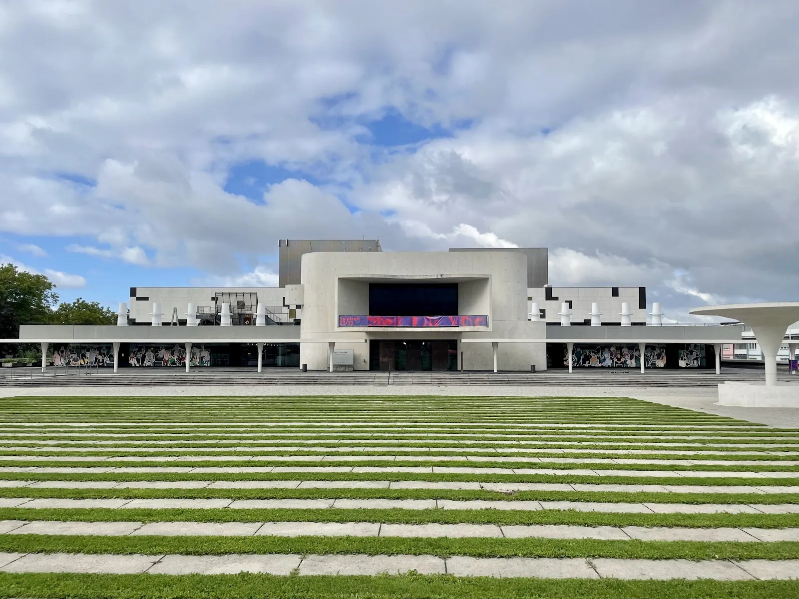Здание Дармштадтского государственного театра