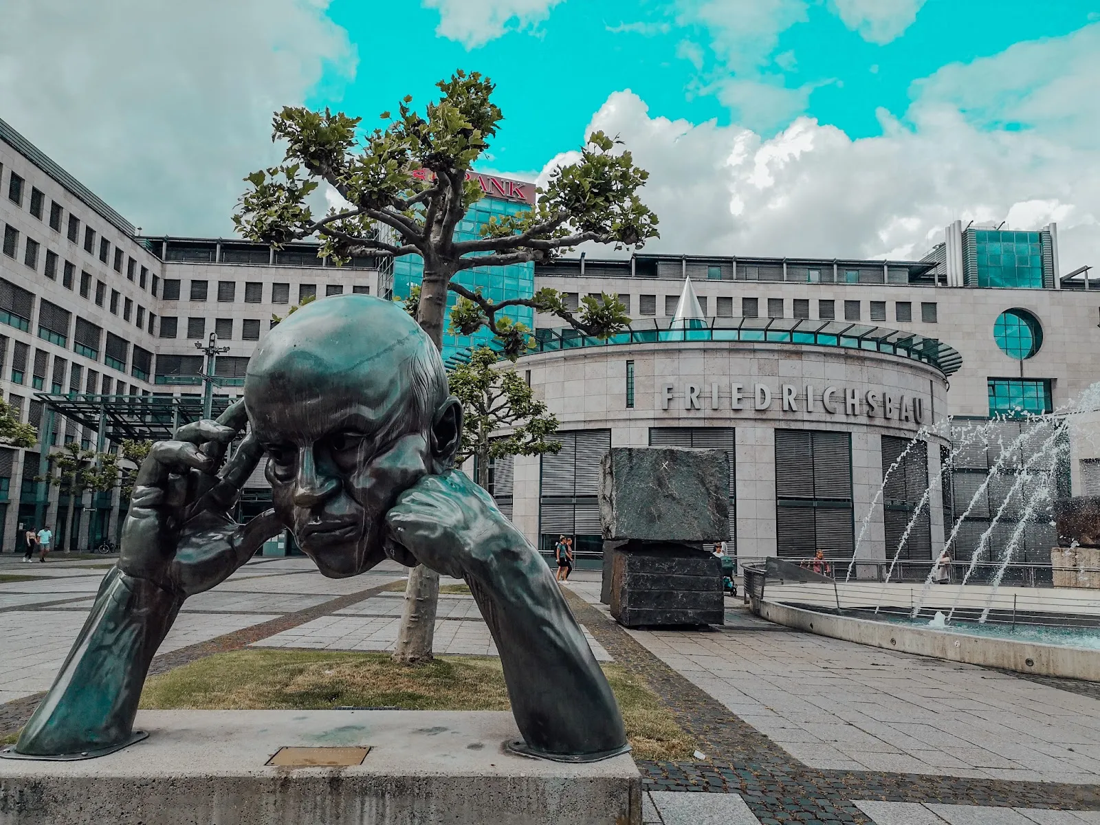 Памятник Denkpartner в Штутгарте