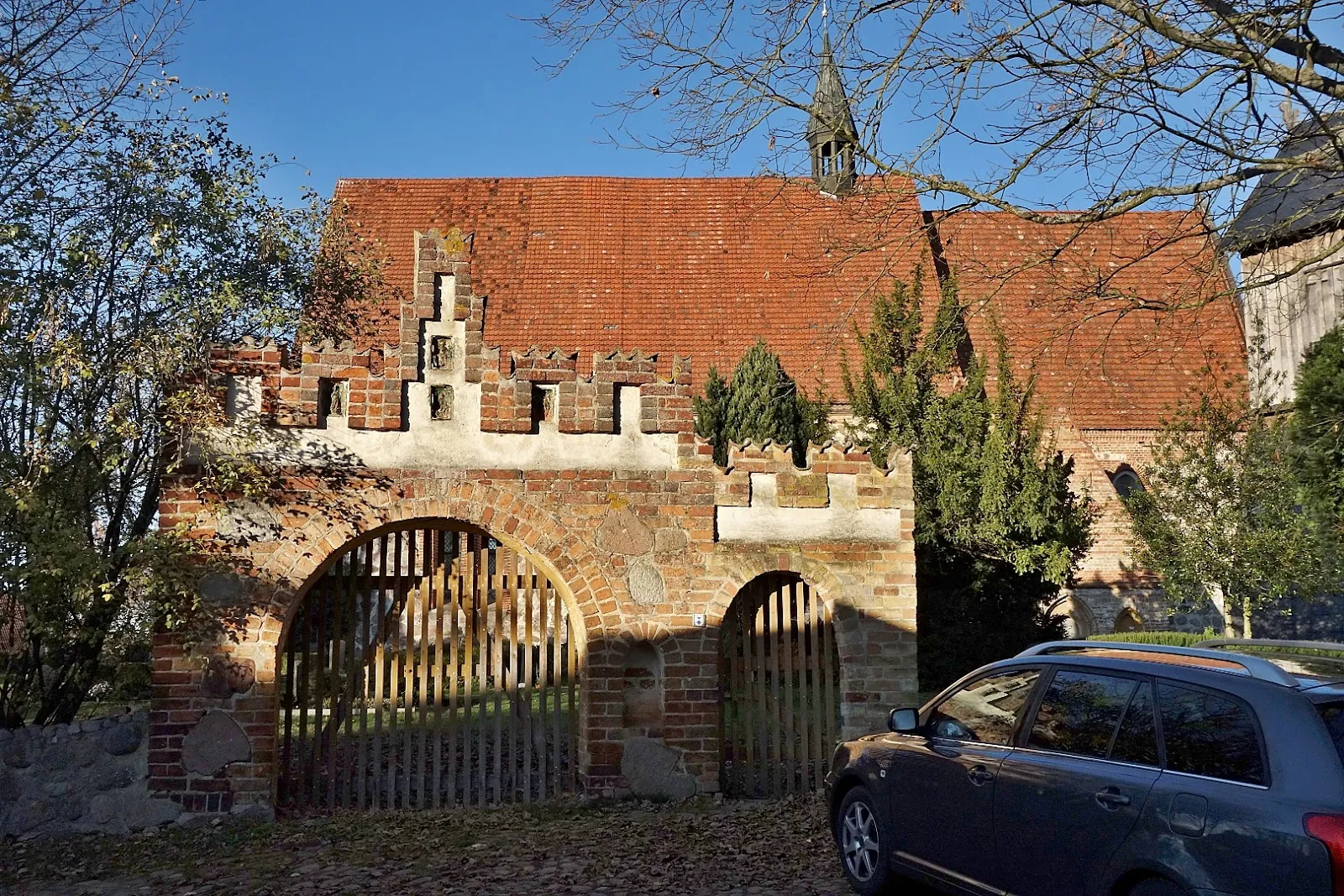 Деревенская церковь Каммин, историческое здание, готическая архитектура