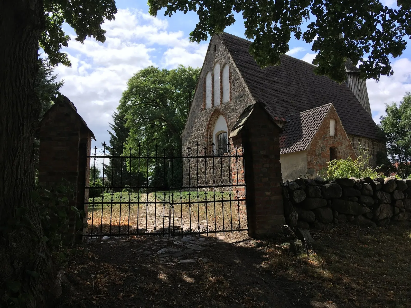 Деревенская церковь Каммин, историческое здание, готическая архитектура