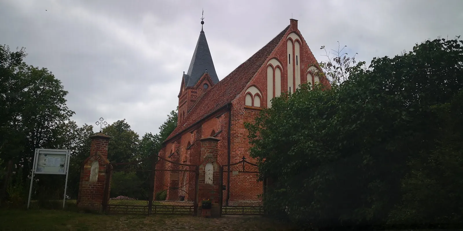 Деревенская церковь Линстов, Германия