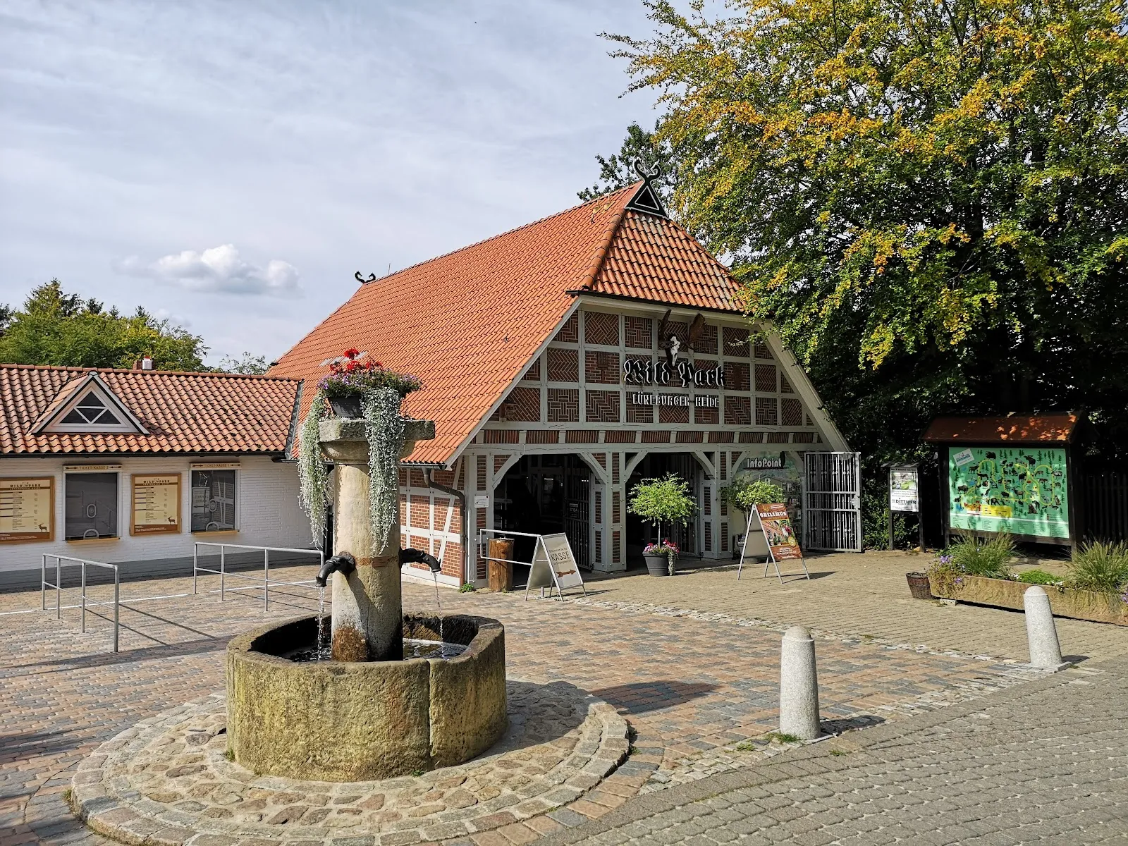 Территория парка дикой природы Люнебургер Хайде с животными