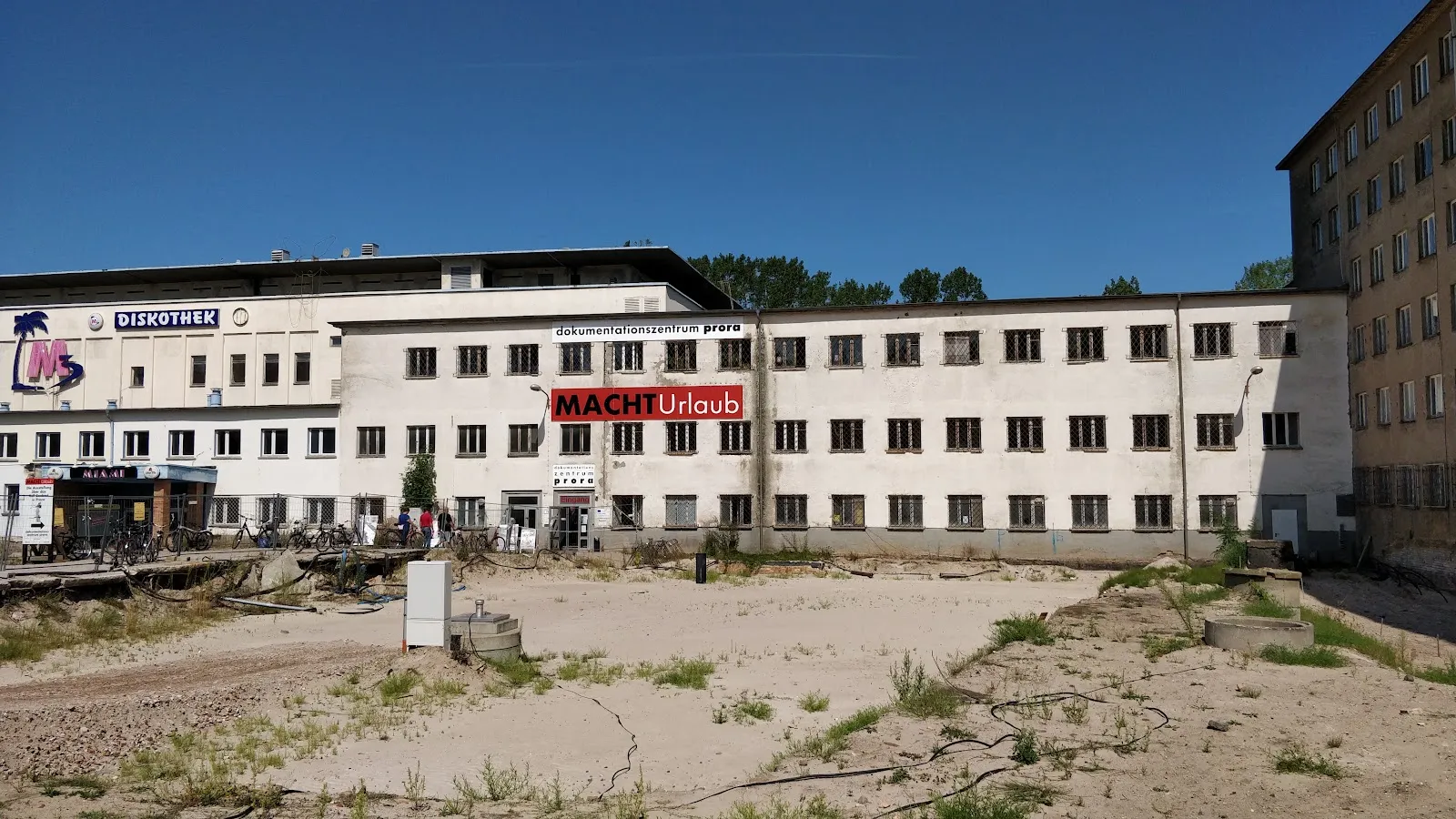 Здание Документационного центра Прара в городе Бинц